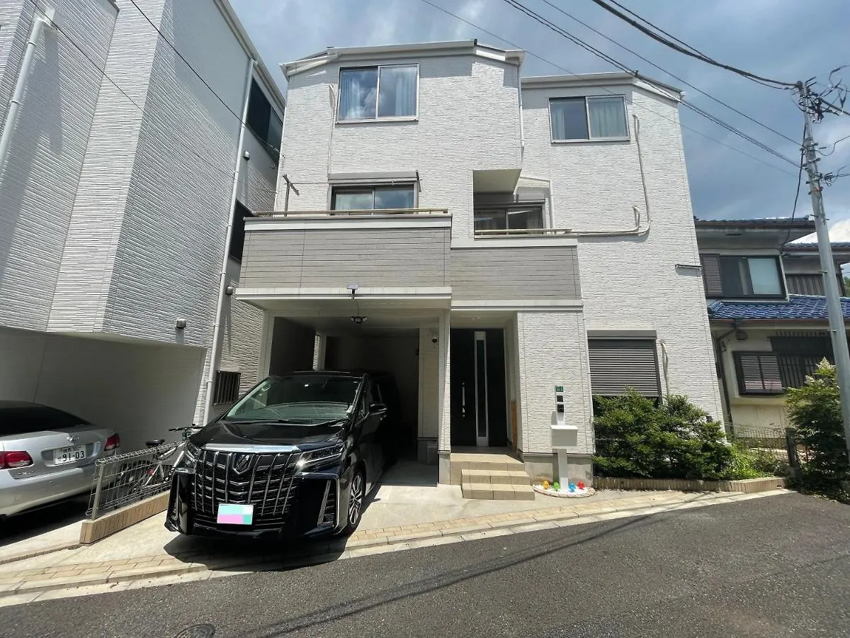 Family House 龍 New Open 全新4室一厅别墅 2浴室2卫生间 全卧室超大双人床 最大接待10位房客 location